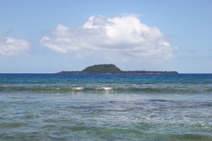 Mangaliliu - Blick auf Eretoka (Hat Island)