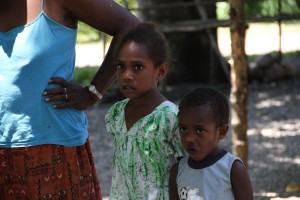 Mangaliliu - Von Fremden faszinierte Kinder