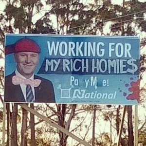 Irgendwo in Auckland: übermaltes John Key Wahlplakat